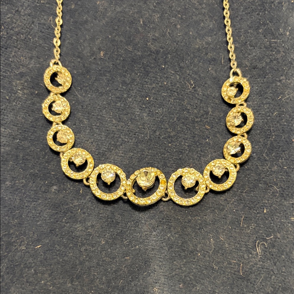 Elegant Circle Necklace - Picture 2 of 3